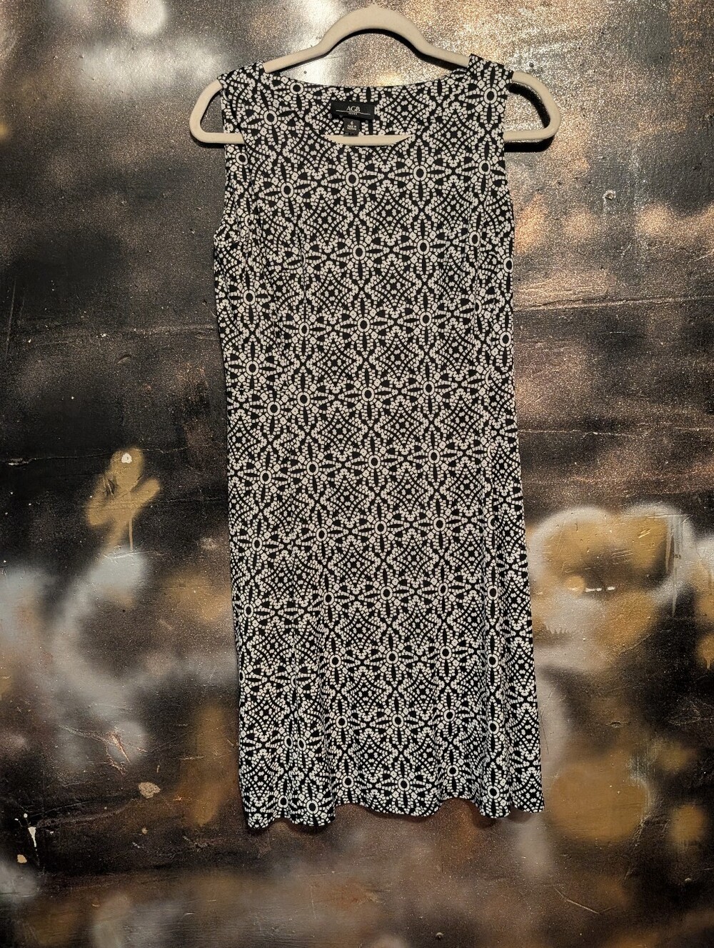 AGB Black and White Geometric Sleeveless Shift Dress